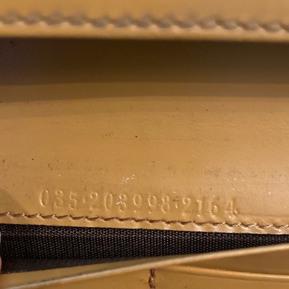 Gucci Vintage long wallet in camel leather  with silver-tone "G-clasp" closure. - Picture 8 of 9